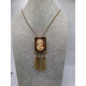 Vintage Shell Cameo Tassel Pendant Necklace Brooch Convertible Gold Tone